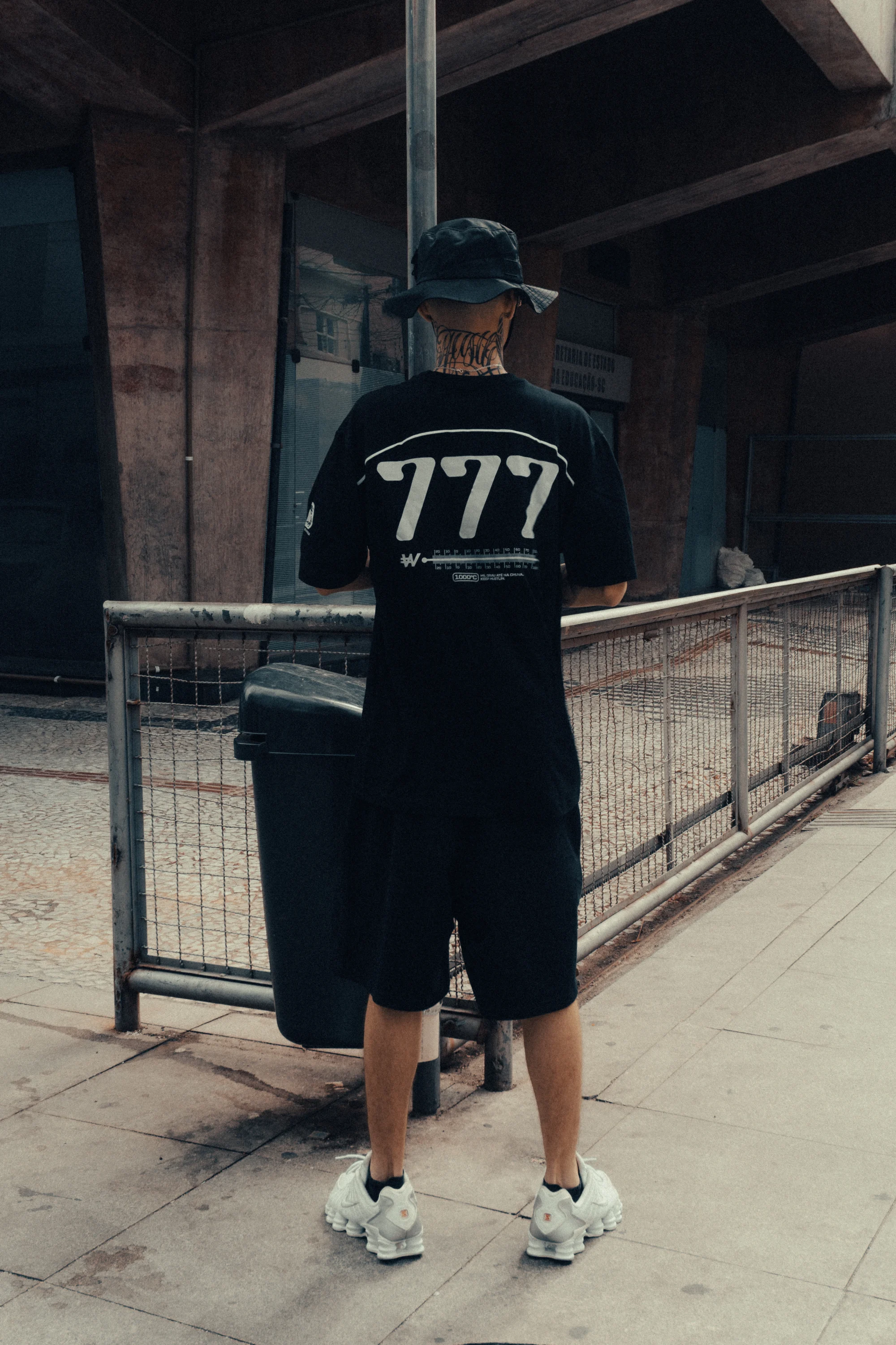 Camiseta Hustler Fit - Border - Image 5
